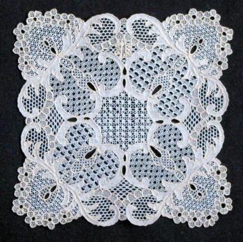 Nadelspitze aus Kiskunhalas (Ungarn), 13x13 cm