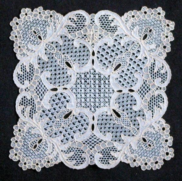 Nadelspitze aus Kiskunhalas (Ungarn), 13x13 cm